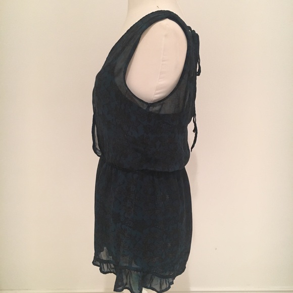 ASTR Blue Floral Romper - Worn Once - Picture 4 of 8